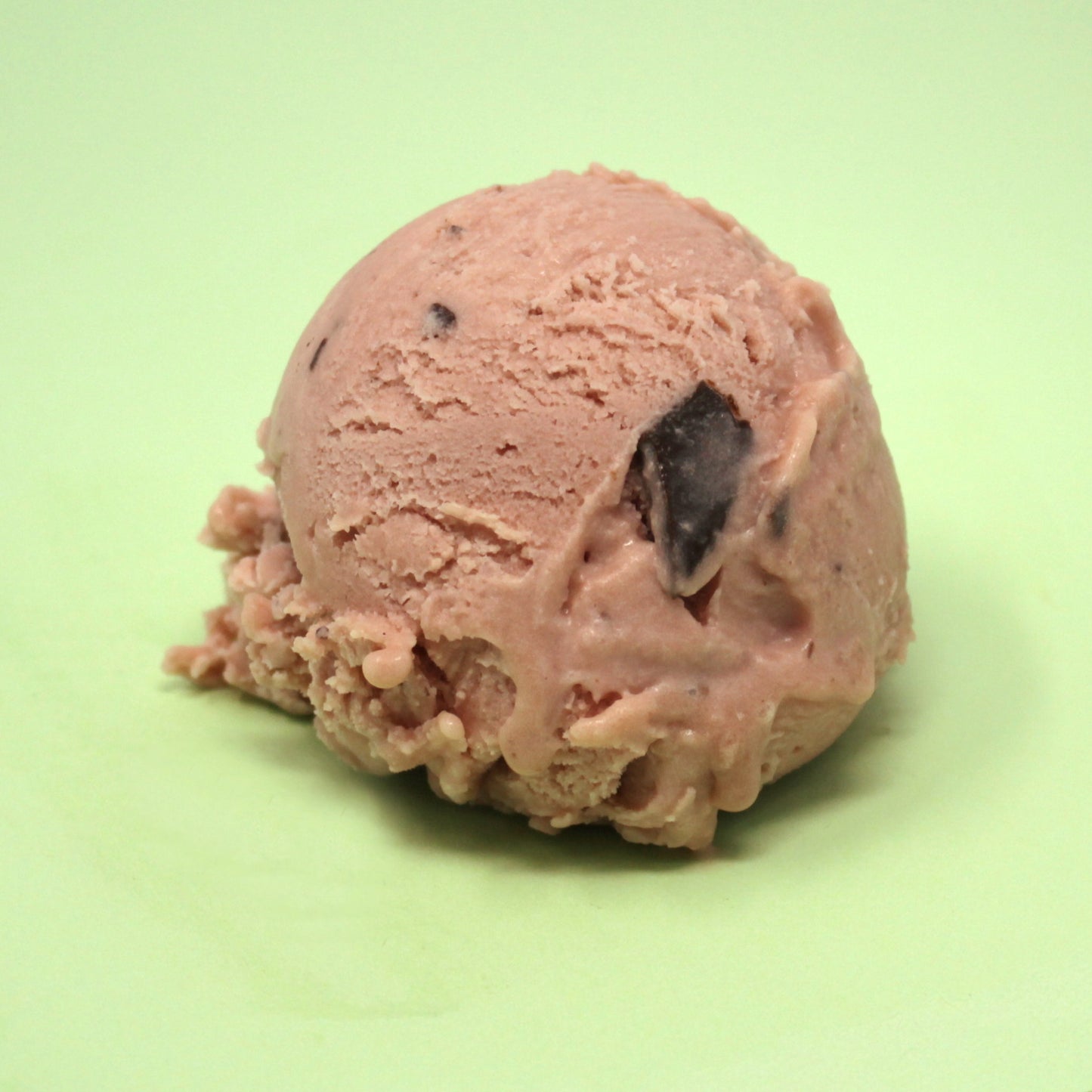 VEGAN STRAWBERRY AND BELGIAN CHOCOLATE CHUNKS